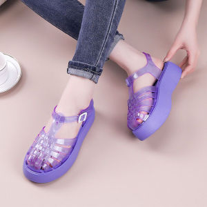 QZshop พร้อมส่งมาก รองเท้าแตะยางแฟชั่นมาใหม่ล่าสุดของทางร้าน ดีเทลรัดส้น หัวเป็นสายคาดปิดมิดชิด ใส่แล้วเท้าไม่บานออกแน่นอน เสริมส้นมาให้อีกด้วย บอกเลยสาวๆครบจบมากคู่นี้ จัดกันโล้ดดด