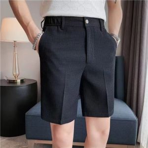 แฟชั่นของผู้ชายฤดูร้อนกางเกงขาสั้นห้าส่วนทรงหลวมระบายอากาศเรียบง่ายหล่อลำลองอเนกประสงค์