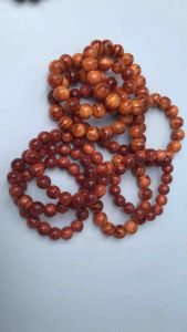 Vòng phong thủy gỗ huyết Long ( com bo 2 vòng huyết Long tặng 1 vòng bách xanh )