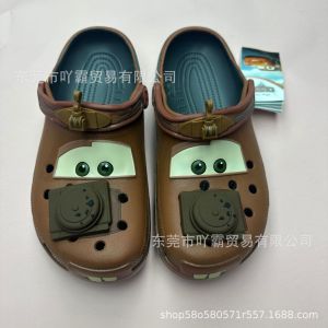 crocs Giày lỗ McQueen phiên bản hợp tác mới họa tiết ô tô hoạt hình dành cho người lớn và trẻ em bé trai bé gái giày đi biển đế mềm.