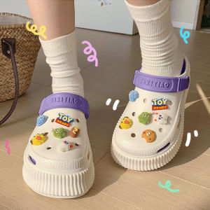 NQshop งานพร้อมส่งเข้าแล้ววันนี้ รองเท้าแตะรัดส้นหัวโต สไตล์เกาหลี งานปังงานจึ้ง รุ่นนี้สวมใส่ง่าย แมทช์ได้กับทุกลุค สีสวยๆให้เลือก 6 สี แถมฟรีตัวติดสุดน่ารักโดนใจ ใครสนใจรีบกดสั่งซื้อเลย