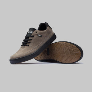 Naz Chester Sepatu Sneakers Casual Pria Suede Abu Tali