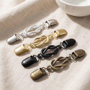 JPTD 4 pcs Alloy Sweater Clips Flower Rhinestone Waist Clips Vintage Embedded Cardigan Clips Dress