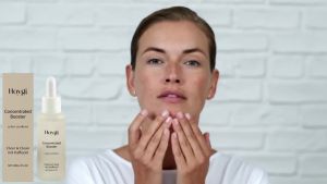 Hoygi  Serum Melembapkan dan Mencerahkan   Esens perawatan kulit wajah yang lembut dan lembut transparan dan melembapkan