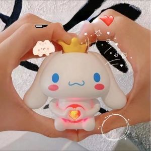 ตุ๊กตาพูดได้ ซินามอโรล Cinnamoroll มีไฟเรืองแสง พวงกุญแจพูดได้ จี้ตุ๊กตาการ์ตูน A doll that expresses love ของขวัญ 595