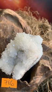 Ổ trứng đá Thạch Anh tự nhiên năng lượng vũ trụ thiền định 786