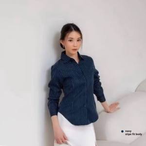 Kemeja Luna Stripe Fitted - Kemeja Wanita Luna Salur Garis Garis Lengan Panjang Dengan Variasi Tali Di Belakang