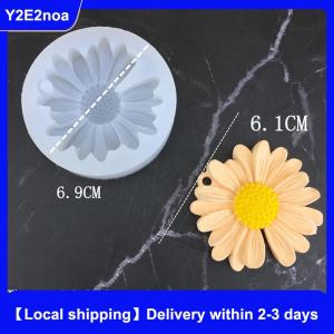 【Local shipping】 Daisy Chamomile Flower Silicone Mold With Hole Car Aromatherapy Epoxy Handmade Soap Candle Mold DIY Decoration Candy Icing Mold