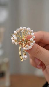 Pearl Dandelion Brooch Rhinestone Flower Pin Crystal Floral Brooch with Dangling Pearl Scarf Shawl Jewelry Accessory