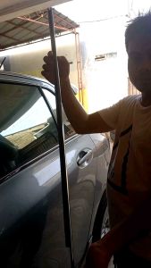 weather strip pilpit karet kaca luar mobil toyota yaris old gen 1 crom ori harga set 4 pintu