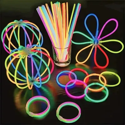 Que Phát Sáng Dạ Quang 7 Màu Hộp 100 Que – Glow Stick Vòng Tay Party Halloween Lễ Hội Camping