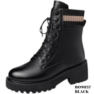 WYN Sepatu Hitam Black Boots Wanita Flat Korea BO9057
