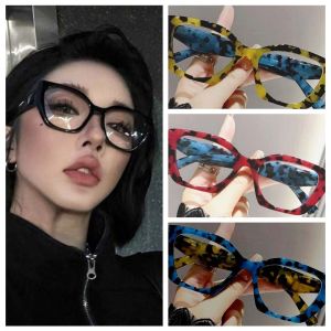 BEAUTYLADIES ยางยืด แว่นตาอ่านหนังสือกรอบสี เกินจริง ฮิปฮอป แว่นตาสำหรับผู้สูงอายุแบบยูนิเซ็กซ์ ปาร์ตี้ ความคมชัดสูง แว่นตาทรงผีเสื้อ ผู้ชาย