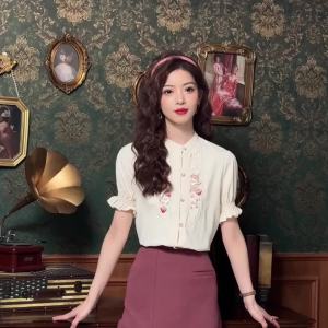 Ammin 2024 Mùa Hè Đơn Giản Đứng Cổ Áo phong cách nhã nhặn Định Vị Thêu Hoa tay ngắn áo voan Phụ Nữ Mới Của Trung Quốc Bubbly Tay Áo Áo Blouse thanh lịch