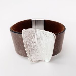 Cross-Border PU Leather magnetic clasp wide-brimmed bracelet for women niche design unique and fashionable versatile statement piece hand accessory