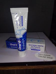ORAL B 3D WHITE Whitens Teeth in 7 Days 110g (2 available variations ) Imported from Australia
