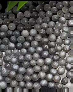 เกรย์ มูนสโตน หลังเบี้ยขนาดเล็ก เหลือบเเสงสีสวย สำหรับสะสม หรือทำเครื่องประดับ งาน DIY ต่างๆ / ขนาดประมาณ 5 mm.+-  ( Gray MoonStone ) 5 mm.+-   ขนาดประมาณ 5 mm.+- หนาประมาณ 3 mm.+-  ตัวหินอาจมีสีสันและขนาดเเตกต่างกันเล็กน้อย  หินเเท้