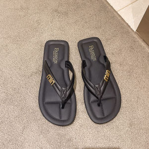 Free Shipping WomenS Summer Outdoor Flat-Soled Non-Slip Sandals Fashionable And Versatile Stylish Beach Shoes With A High-End Look