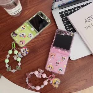 2025 ใหม่สำหรับ Samsung Z Flip 7 6 5 4 3 เคสศัพท์มือถือแบบพับได้ เคสศัพท์มือถือลายการ์ตูนน่ารัก เด็กน้อยร้องไห้ Powerpuff Girls Labubu เคสแข็ง PC สามชิ้น พร้อมสร้อยข้อมือ