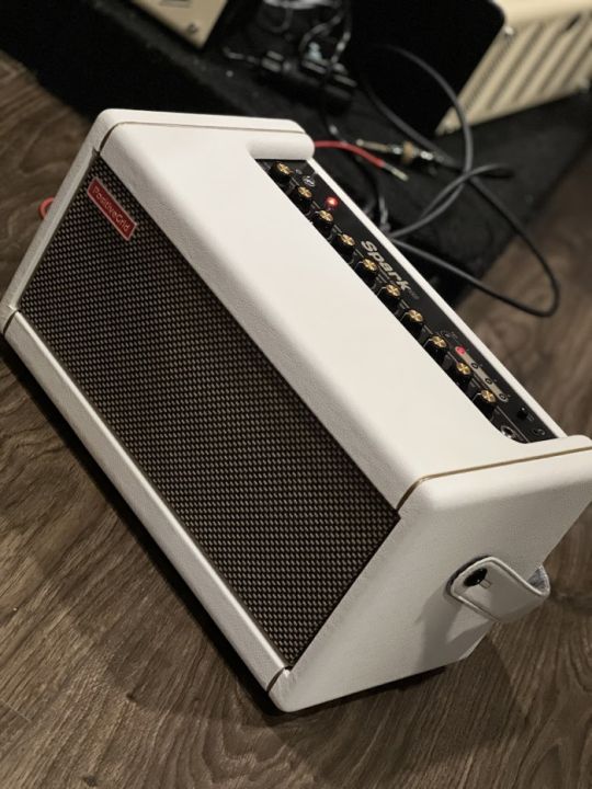 Positive Grid Spark Smart Guitar Amplifier - Putih