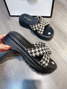 Dép bánh mì caro quai chéo cao 5 cm