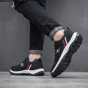 QXshop งานแนะนำพร้อมส่งทั่วไทย รองเท้าผ้าใบผู้ชายลำลอง ทรงสปอร์ต น้ำหนักเบา งานดี พร้อมส่งให้เลือกสีดำและสีขาว ดีไซน์เรียบง่ายดูหรู ตัวรองเท้าแมทช์ง่าย ใครสนใจจิ้มในตะกร้าได้เลย ด่วนๆน้า