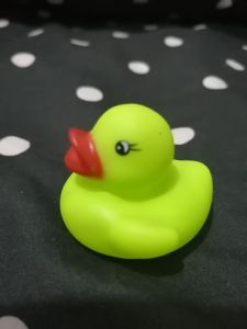 Mainan mandi bebek cit cit