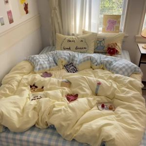 Phim Hoạt Hình Dễ Thương Khăn Trải Giường Thêu Bộ Bốn Mảnh Vỏ Chăn Bộ Ba Mảnh Ký Túc Xá
