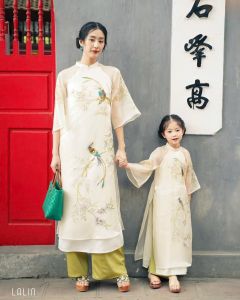 Áo Dài Thiết Kế Mẹ Bé Ivy Áo Dài Tết Hiện Đại Cặp Đôi Gia Đình 4 Tà Đính Kết Nổi Vải Mềm Mịn Duyên Dáng