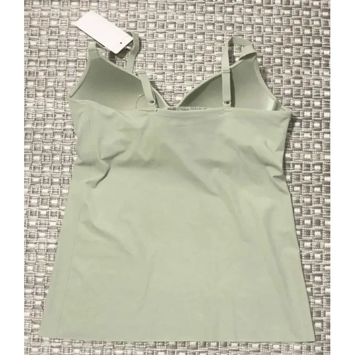 Brand New Auth Uniqlo Airism Seamless V Neck Bra Camisole