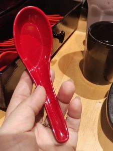 Muỗng ăn cơm mì cay lẩu melamine màu đỏ đen 2 lớp - No 14: 14.0 x 4.3 cm