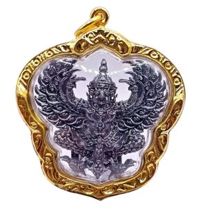 K902 พญาครุฑ รุ่นรวยหมื่นล้าน หลวงพ่อพัฒน์ ปุญญกาโม วัดห้วยด้วน จ.นครสวรรค์ ๒๕๖๓ เนื้อนวโลหะ พิมพ์ใหญ่ กรอบทองไมครอน ขนาด 4 x 3.5 ซม. วัตถุมงคล พร้อมส่ง