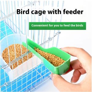 การใช้ชีวิตอย่างเงียบสงบสำหรับนกนกกำลังป้อนอาหารบนโต๊ะอาหารเครื่องจักรเพิ่มน้ำนกแก้วที่ให้อาหารพลั่วป้อนอาหารเป็นพิเศษ