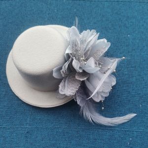 VIVAZ Feathers Kids Fascinators Hats Makeup Prom Hair Accessories tail Hats Fashion 13cm Flower Pillbox Hat Party