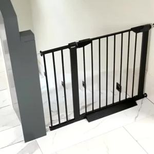 Auto Close Pagar Baby  Dog fence gate 3-locked Baby Safety Premium Auto Lock 婴儿宠物通用护栏
