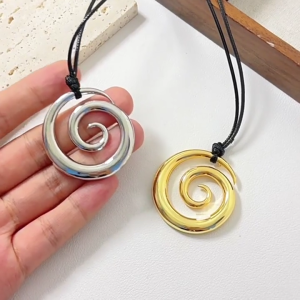 Adjustable Length Sturdy Metal Pendant Necklace Featuring Spirals Pattern Accessory for Trendy Autumn Winter Outfits