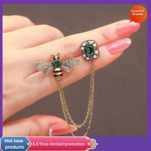 Graceful Rerto Bee Brooches for Women Rhinestone Animal Tassel Lapel Pins Mens Suit Collar Pin Badge Accessories