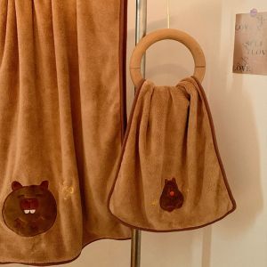 CUNXIN ลายคาลิปบาร่า ผ้าขนหนูลายการ์ตูน ดูดซับได้ดีเยี่ยม กำมะหยี่ปะการัง ผ้าเช็ดตัวสำหรับอาบน้ำ นุ่มนุ่มๆ คาวาอิ ผ้าขนหนูเช็ดหน้า ห้องน้ำในห้องน้ำ