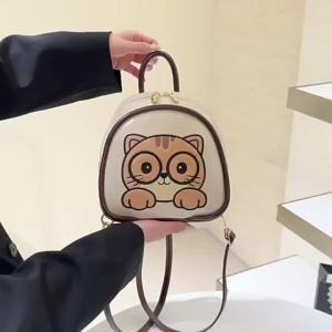 Ba lô nữ mẫu mới thời thượng họa tiết hoạt hình dễ thương phong cách casual dễ phối đồ phù hợp đi chơi.