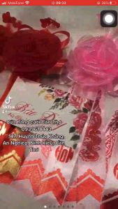 Hoa cưới cài áo hoa cưới dán khách mời hình tim