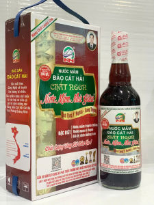 Nước Mắm Chắt Ngon Nhà Giàu 30 độ đạm cao Hàng ngon biếu tặng ý nghĩa dung tích 500ml/chai