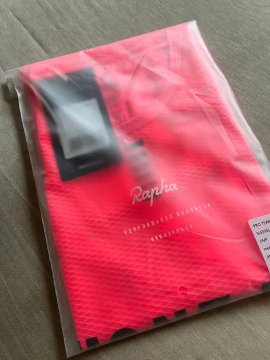 Rapha%20team%20baselayer%20sleeveless%20cycling%20sweat-wicking%20vest%20-%20Image%204