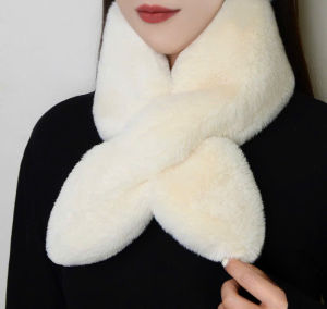 Khăn Choàng Hot Trend Cho Mùa Đông Năm Nay Với Thiết Kế Dễ Thương Nhiều Mùa Sắc Tha Hồ Cho Chị Em Lựa Chọn