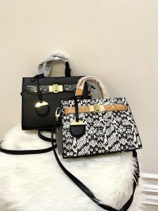 Tas Branded Wanita PDR Belt Gold - Tas Selempang