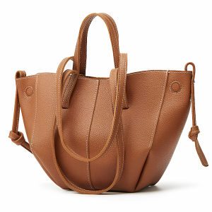 All-Match PU Leather Duffle Bag with Large Storage Space and Durable Construction for Business and Leisure Travel