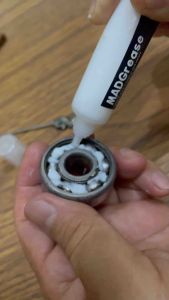 จารบีขาว ทนความร้อน หล่อลื่น MADGREASE