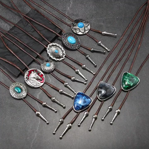 สร้อยคอจี้โบโลอเนกประสงค์สีเทอร์ควอยซ์หนัง PU เคลือบขนนุ่มที่ยึดแน่นหนาสำหรับผู้หญิงและผู้ชาย