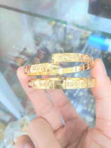 Ký hiệu+ Không Phai Màu Vòng Cặp Chạm Bản 6MM Phay Chạm Sáng Vàng Vonfram Cao Cấp-Dùng vĩnh viễn tắm rửa thoải mái