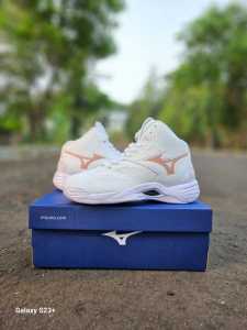 SEPATU VOLI WAVE MOMENTUM SEPATU VOLI CEWEK