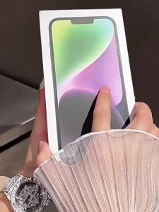 iPhone 17 Promax phone case with carbon fiber texture and magnetic attachment. iPhone 16 protection case with anti-drop function.